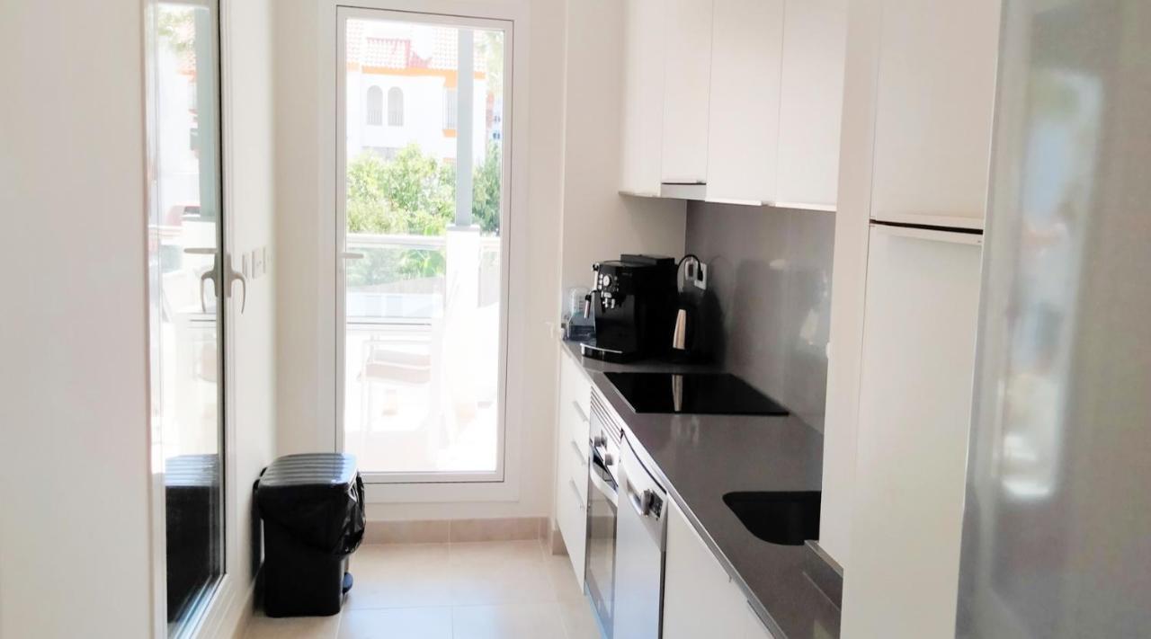 Lovely Apartment Centrally Located In Estepona Exteriör bild