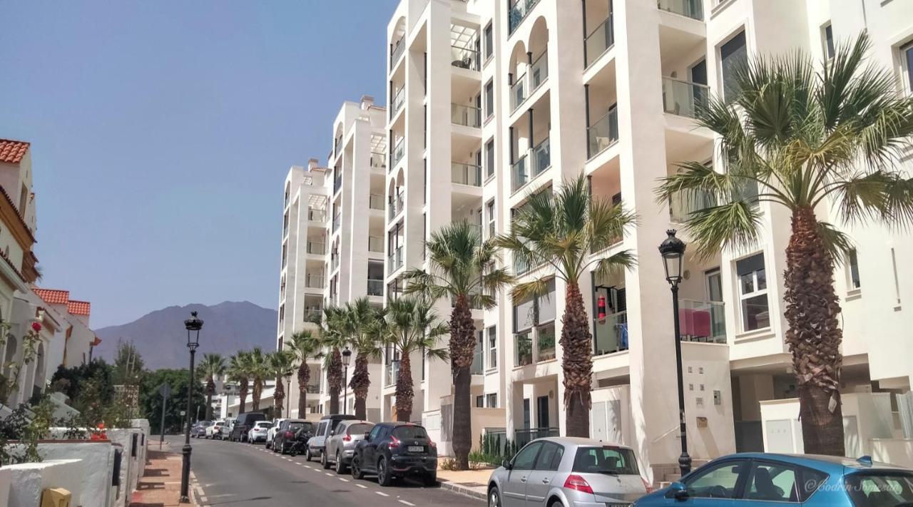 Lovely Apartment Centrally Located In Estepona Exteriör bild