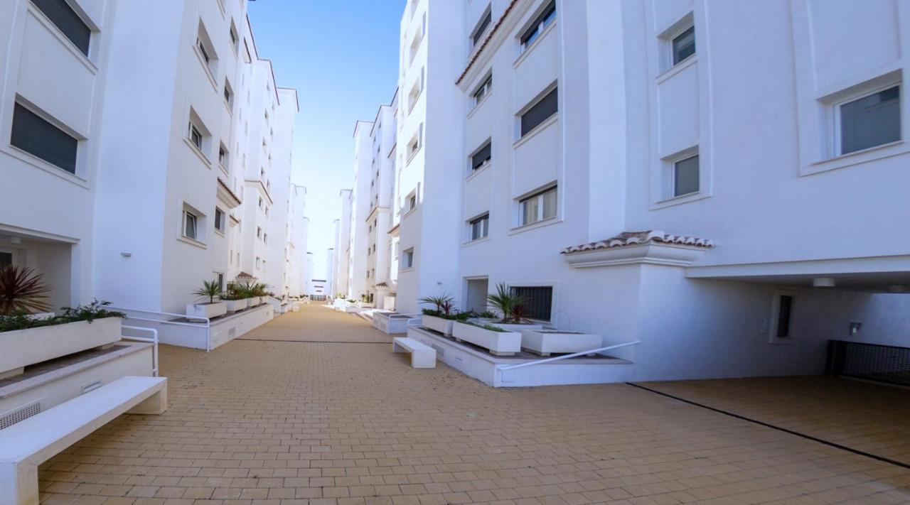 Lovely Apartment Centrally Located In Estepona Exteriör bild